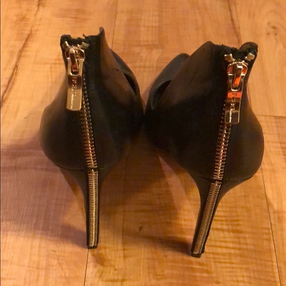 Black heels - Picture 3 of 4